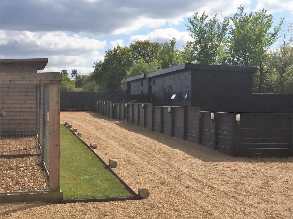 Willow Court Farm The Lodge & Petting Farm, 8 Mins From Legoland & Windsor, 15 Mins From Lapland Uk 外观 照片